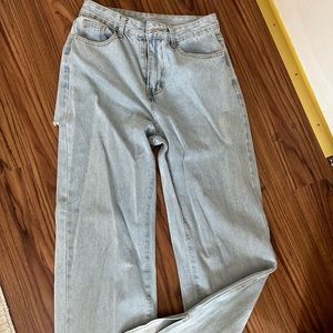 SHEIN Jeans w Rip in Back